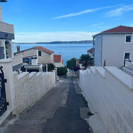 Summer Escape Apartment